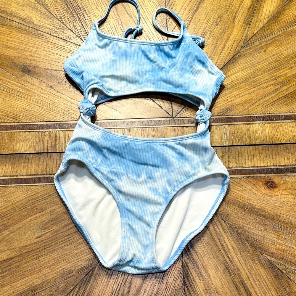 GUC art class Girls’ Blue Tie-Dye One Piece Swimsuit— Size Medium — Girls’ 7y-8y